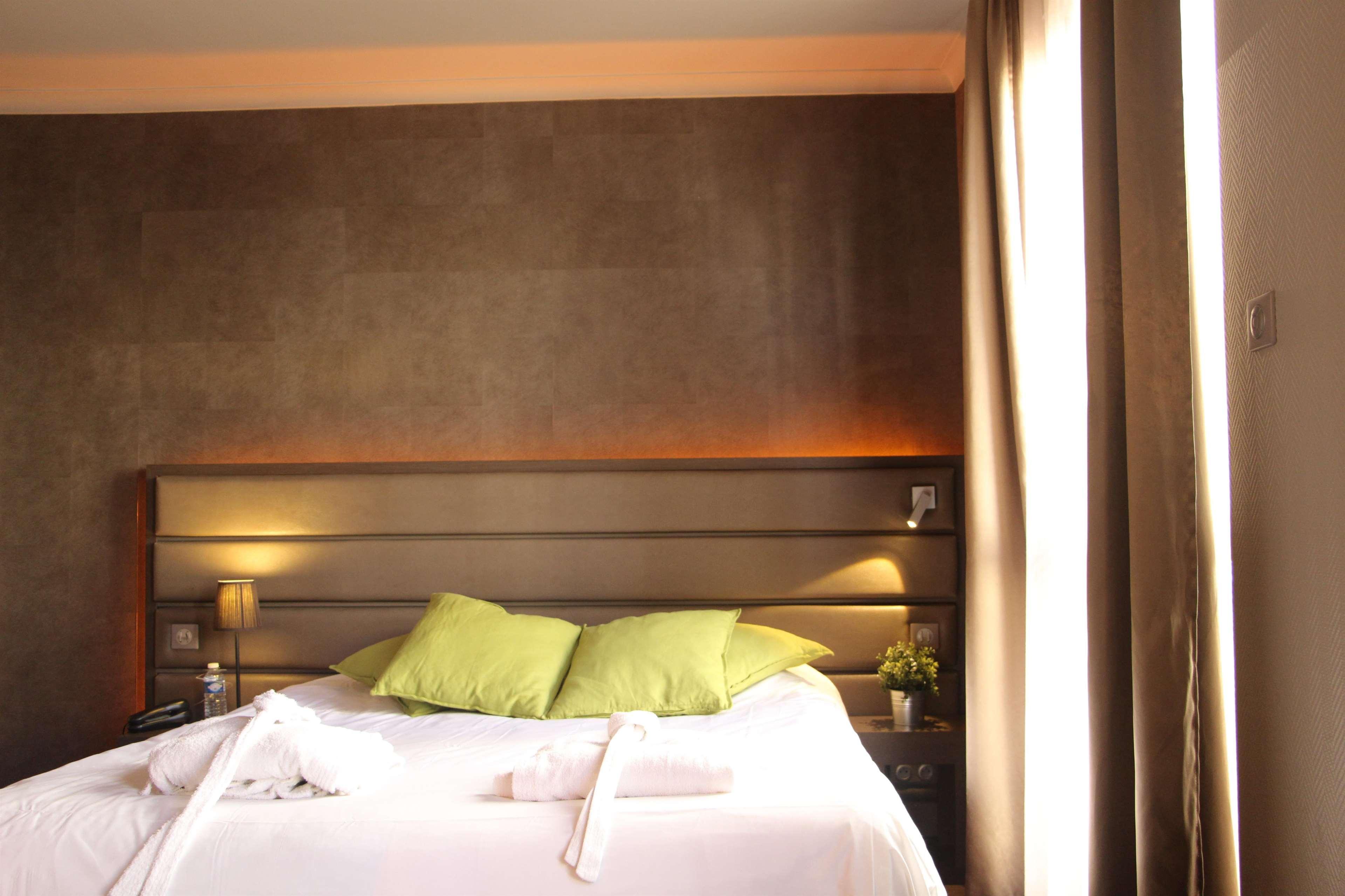 Kyriad Restaurant Centre Spa Vichy Exterior foto