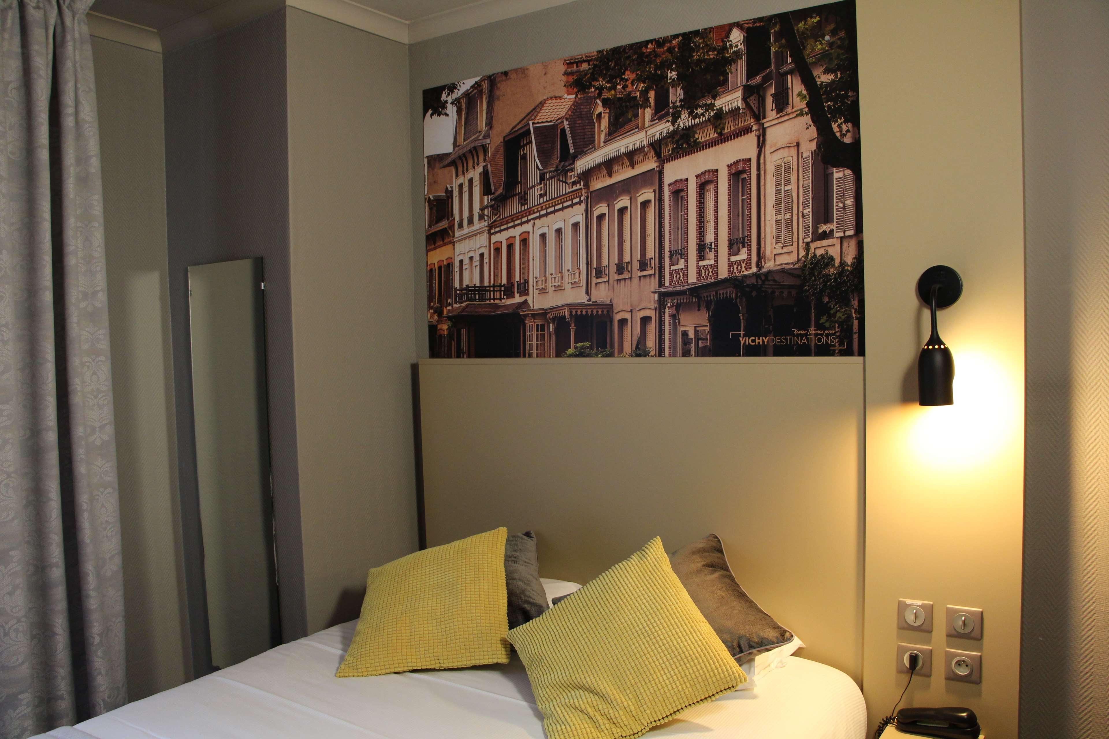 Kyriad Restaurant Centre Spa Vichy Exterior foto