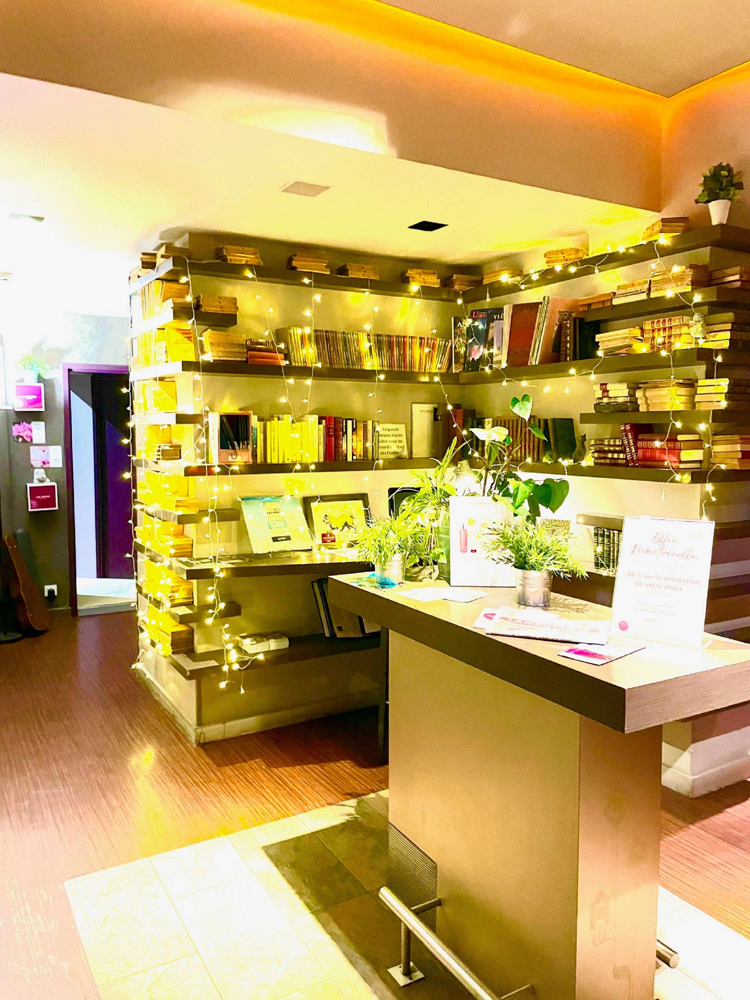 Kyriad Restaurant Centre Spa Vichy Exterior foto